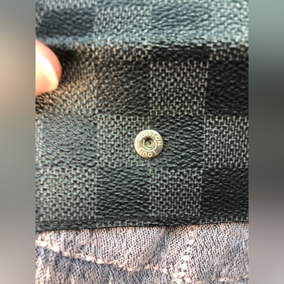 EUC Authentic Louis Vuitton Graphite Key Case - Picture 9 of 11